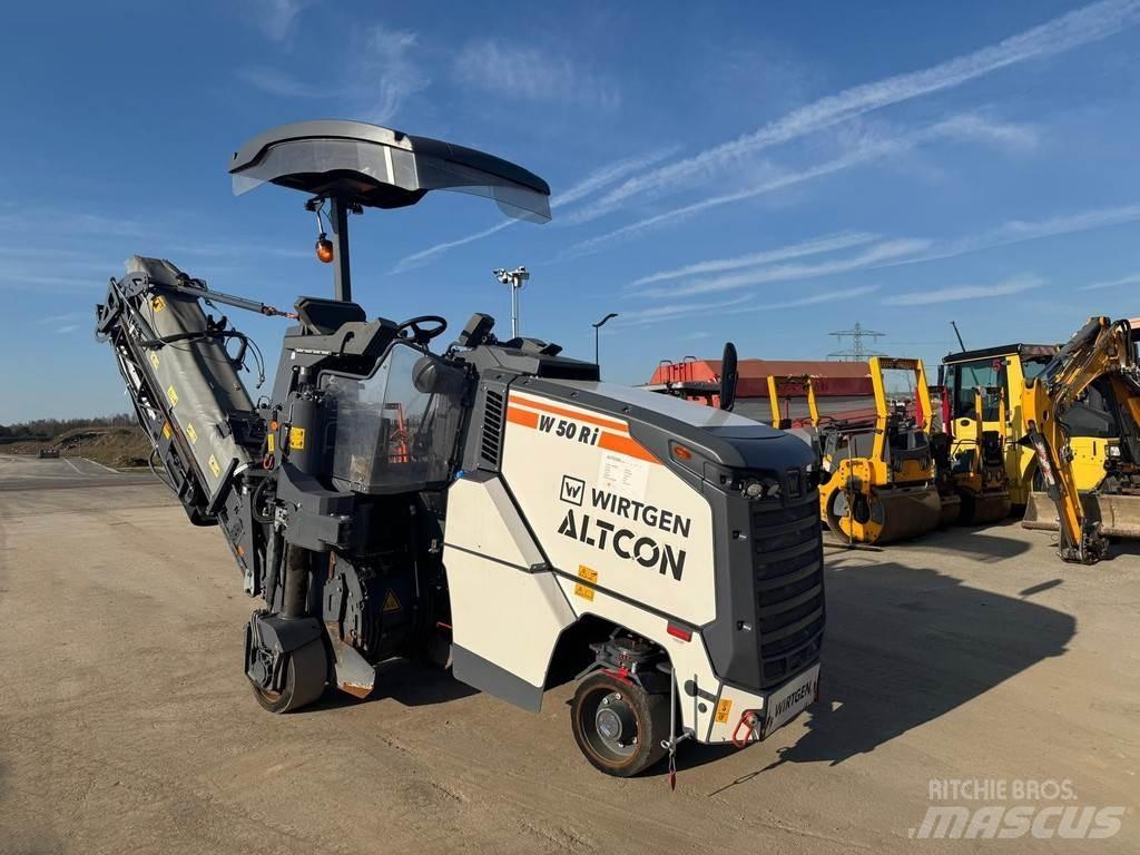 Wirtgen W 50 RI Asphaltfräsen