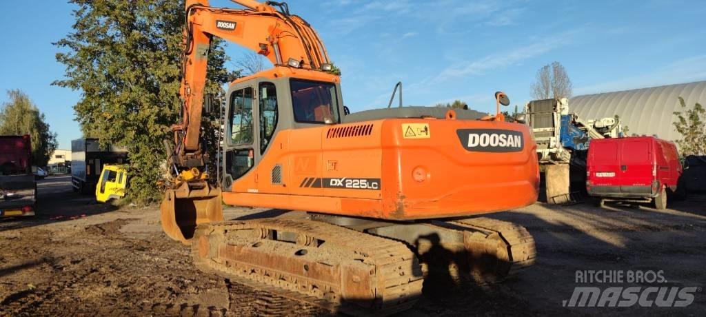 Doosan 225 LC Raupenbagger