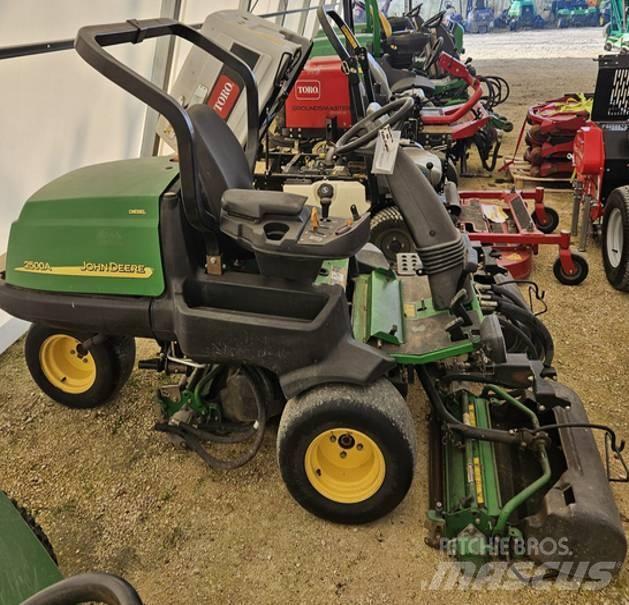 John Deere 2500 A Grünflächenmäher