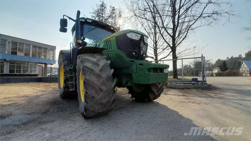 John Deere 6215R Traktoren