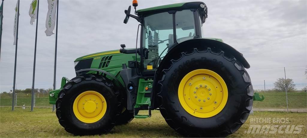 John Deere 6215R Traktoren