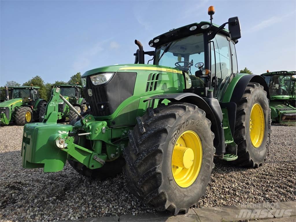 John Deere 6215R Traktoren