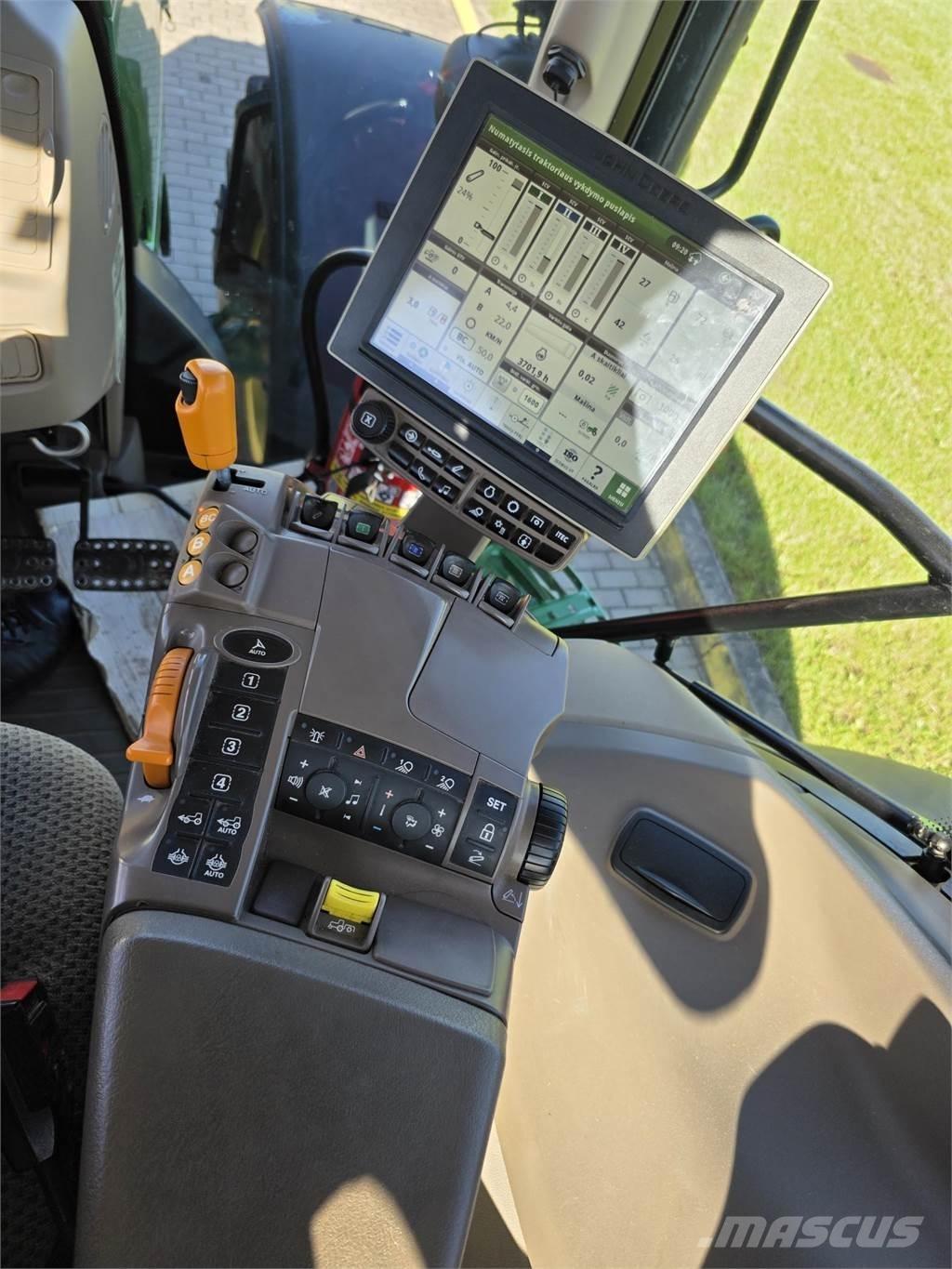 John Deere 6215R Traktoren