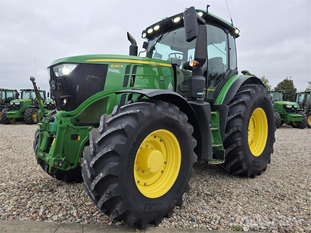 John Deere 6250R Traktoren