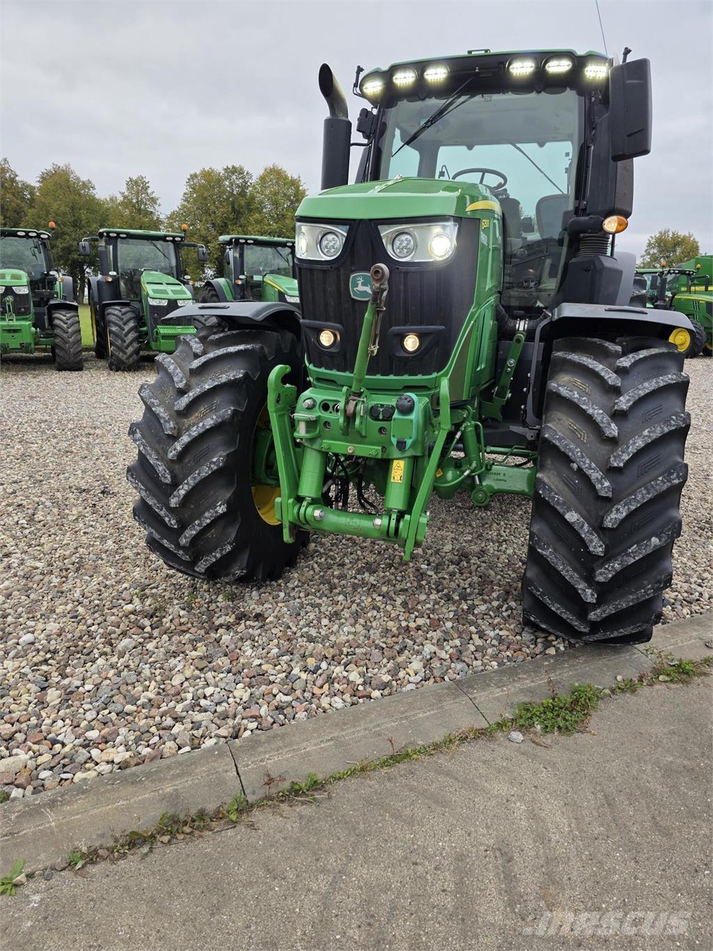 John Deere 6250R Traktoren