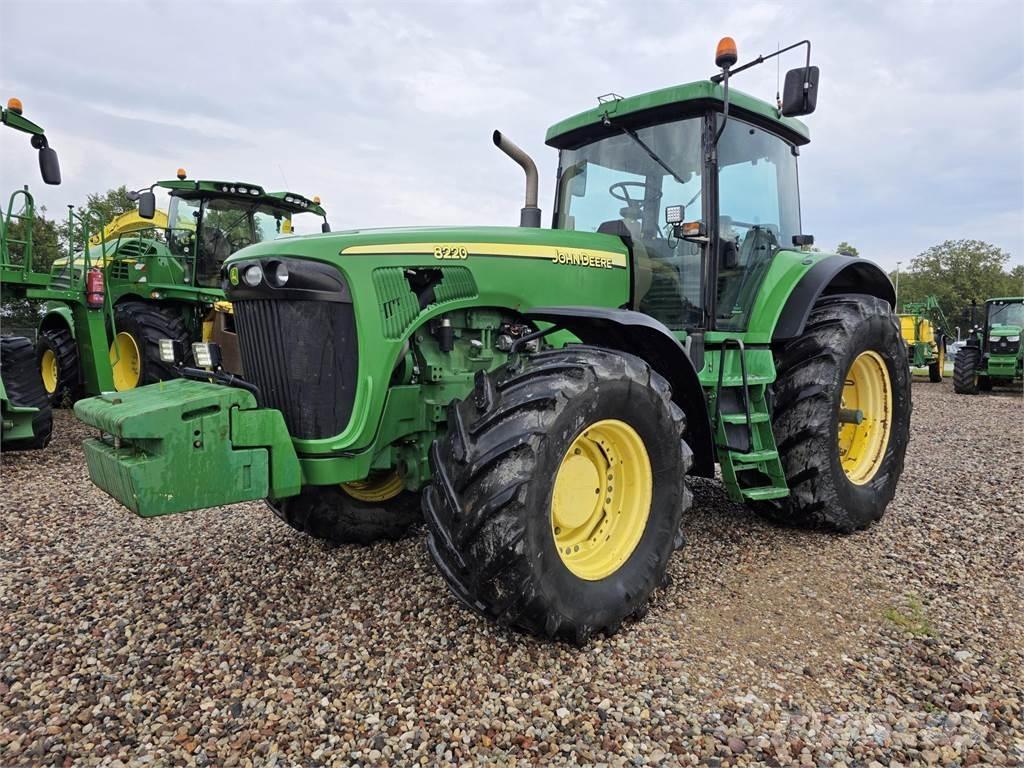 John Deere 8220 Traktoren