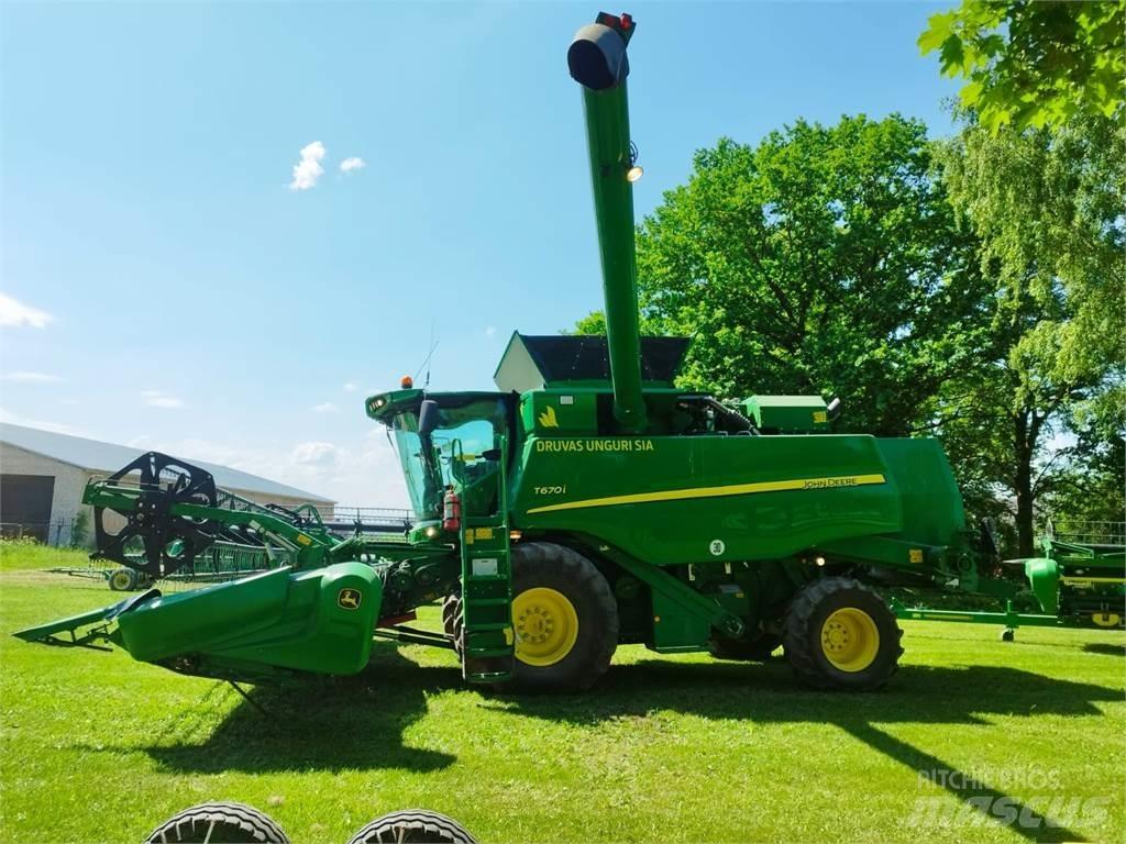 John Deere T670i Mähdrescher