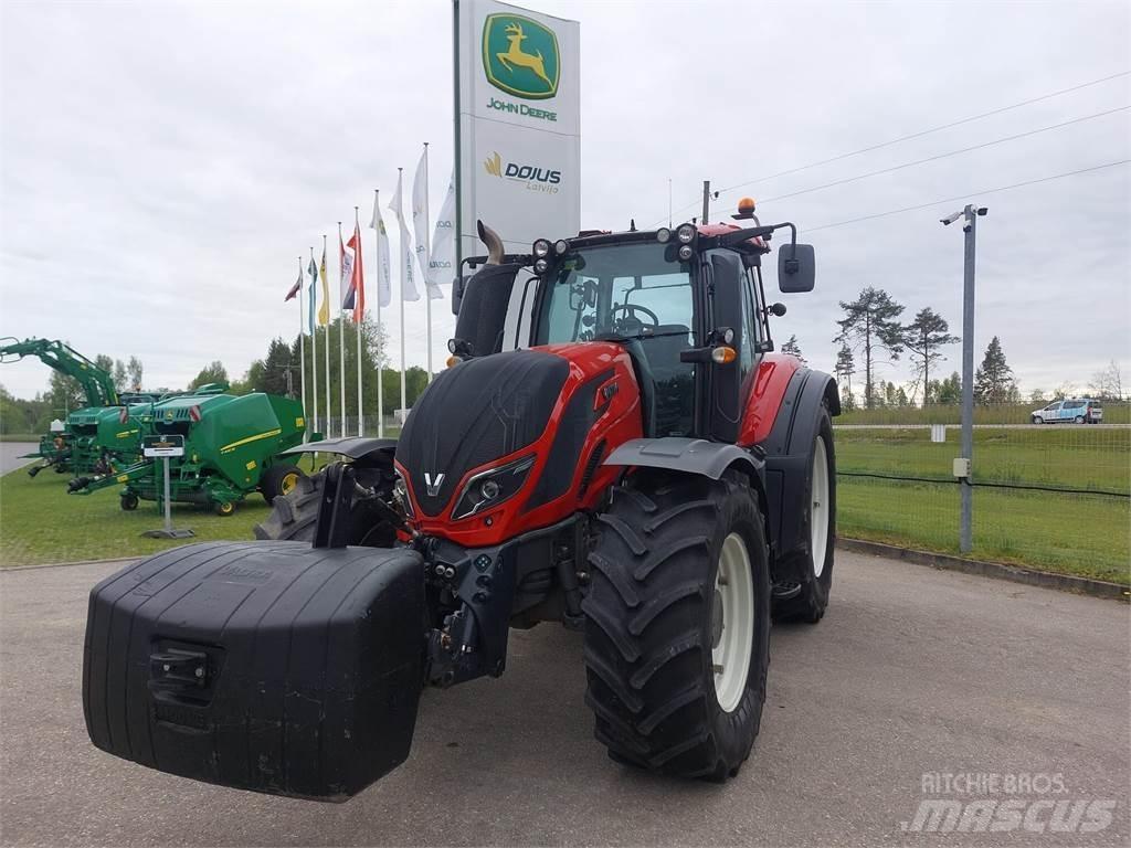 Valtra T234 Traktoren