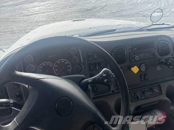 Freightliner M2-112 Kofferaufbau