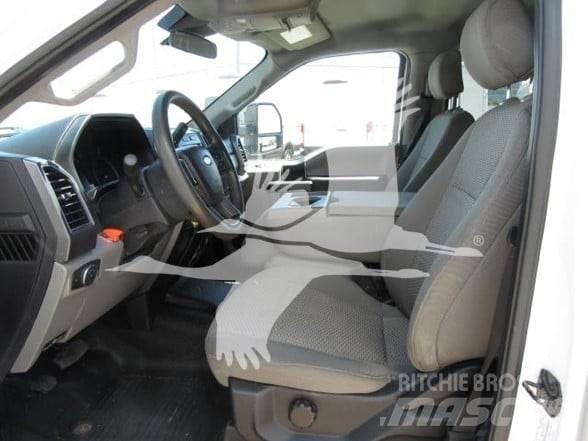 Ford F550 Pritschenwagen/Pritschenwagen mit Seitenklappe