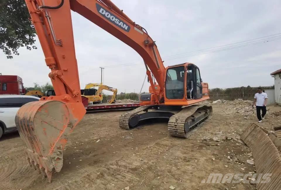 Doosan DX300LC Raupenbagger