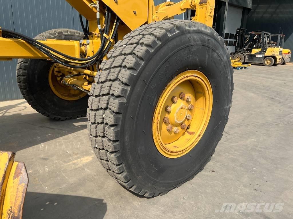 CAT 740B Dumper - Knickgelenk