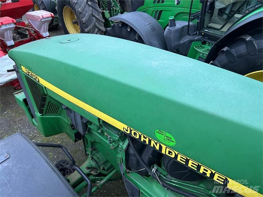John Deere 8200 Traktoren