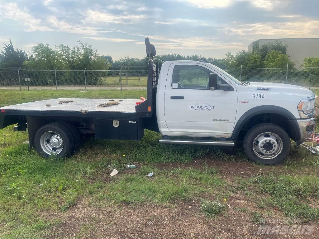 RAM 5500 Pritschenwagen/Pritschenwagen mit Seitenklappe