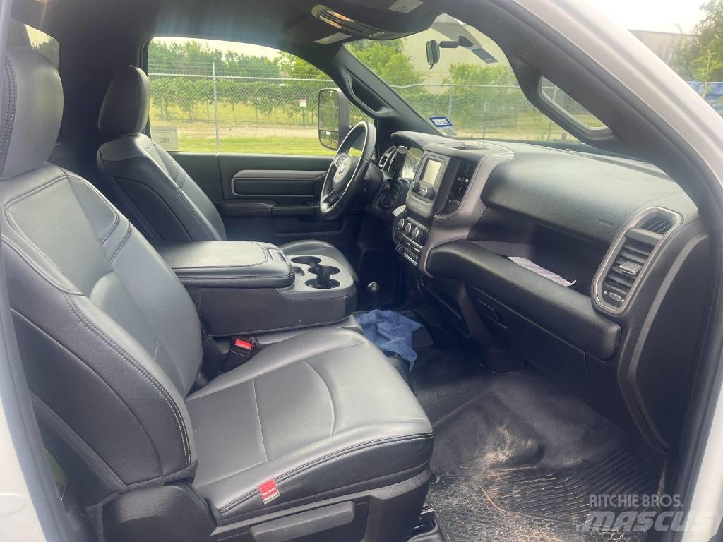 RAM 5500 Pritschenwagen/Pritschenwagen mit Seitenklappe