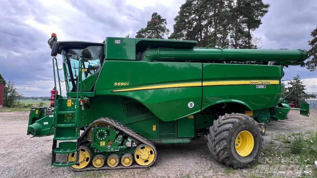 John Deere S 690 Mähdrescher