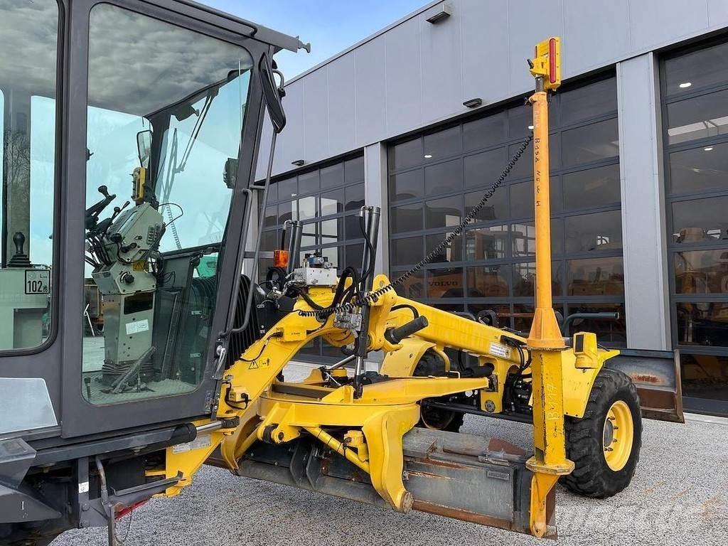 New Holland F106.6 Grader