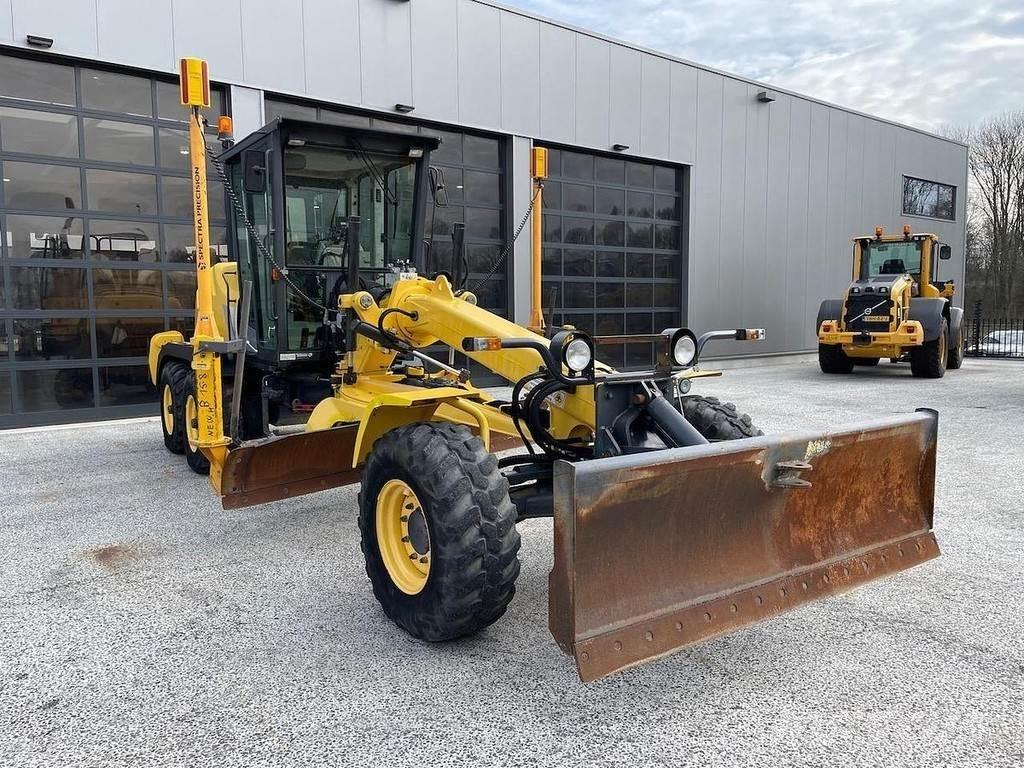 New Holland F106.6 Grader