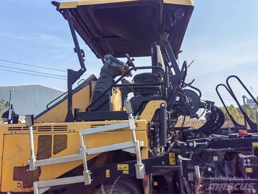 CAT AP655F Strassenfertiger