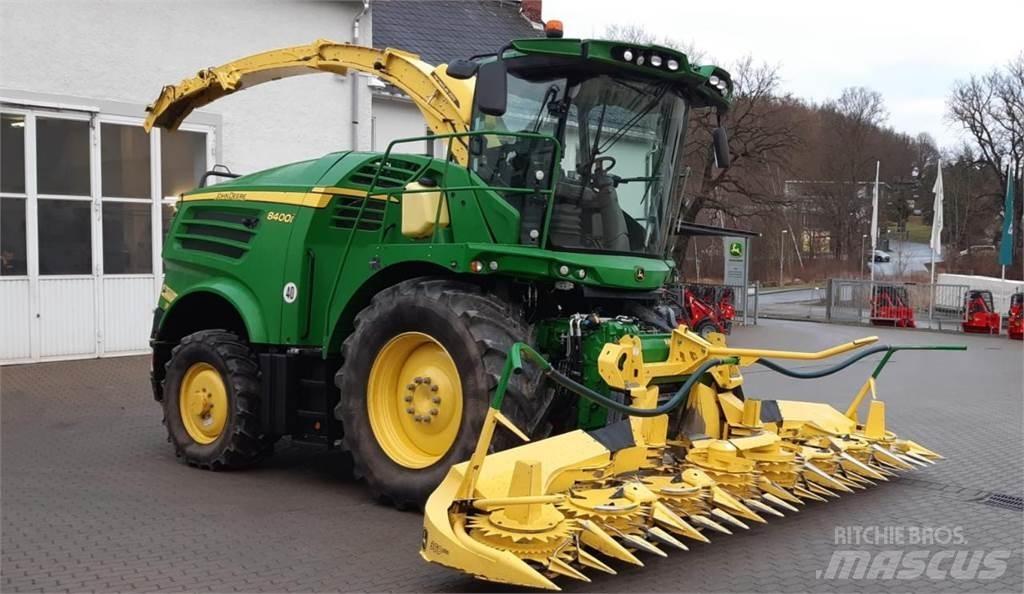 John Deere 8400 Selbstfahrende Häcksler
