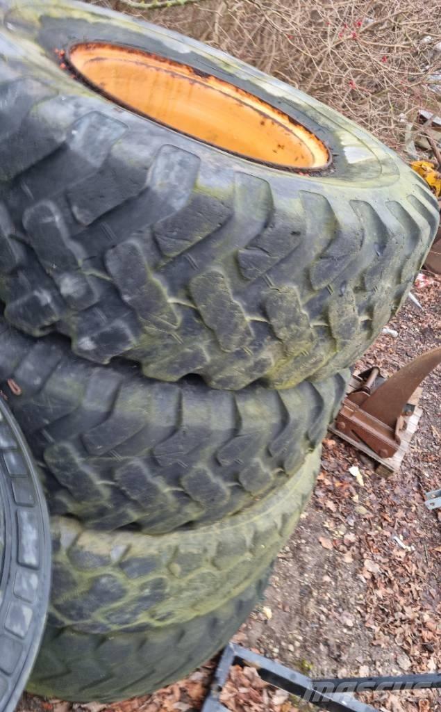  Dæk og fælg Case 721 Radlader