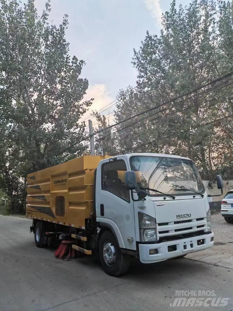 Isuzu ELF Kehrmaschine