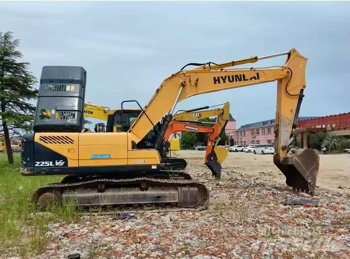 Hyundai 225LVS Raupenbagger