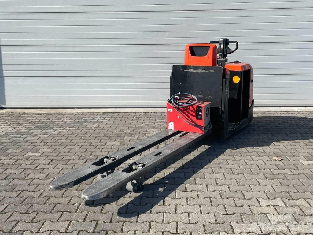BT OSE 250 Niederhub-Kommissionierer