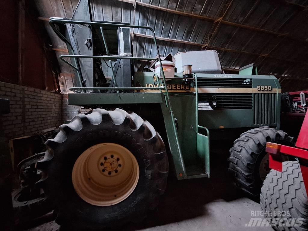 John Deere 6850 Selbstfahrende Häcksler