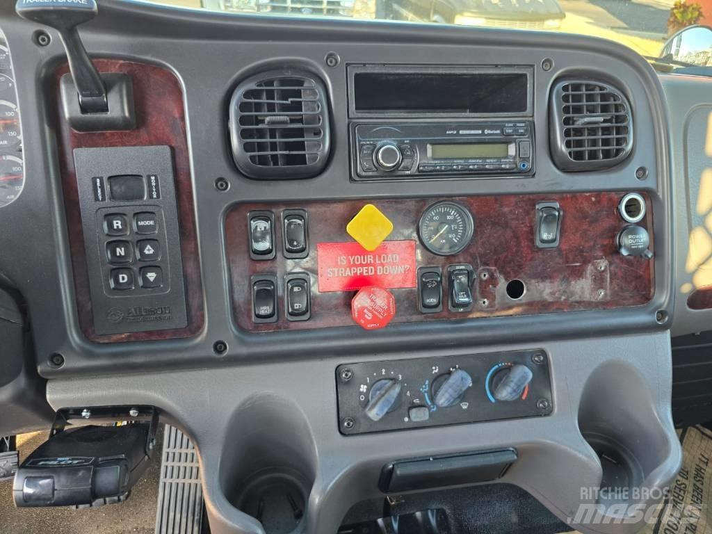 Freightliner M2 106 Pritschenwagen/Pritschenwagen mit Seitenklappe
