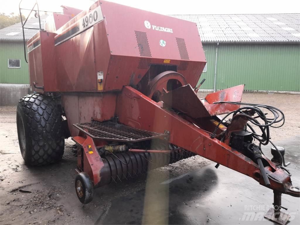 Hesston 4900 Traktoren