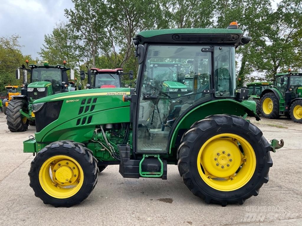 John Deere 5090 GF Traktoren