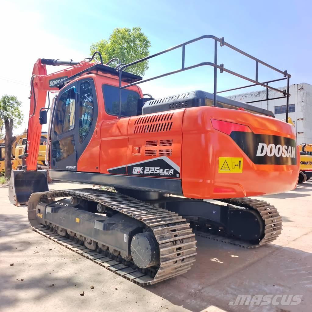 Doosan DX 225 LCA Raupenbagger