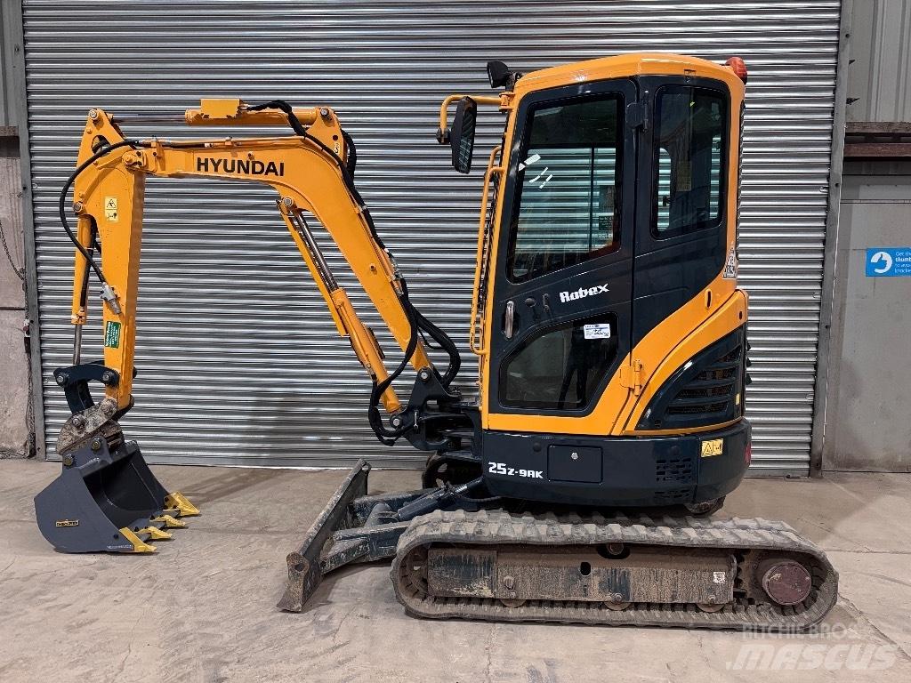 Hyundai R25Z-9 AK Minibagger < 7t