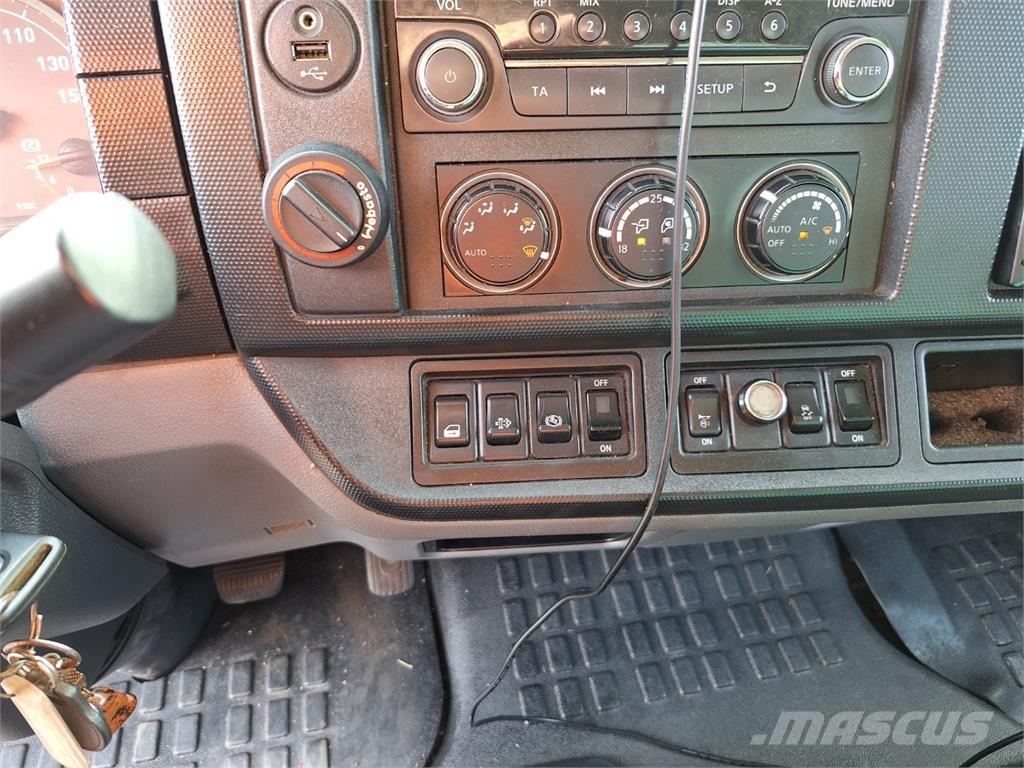 Renault D 7.5 Pritschenwagen/Pritschenwagen mit Seitenklappe