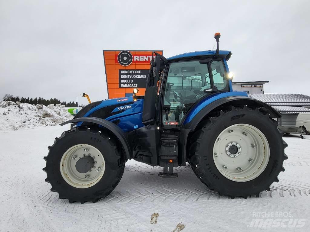 Valtra T 215 Traktoren