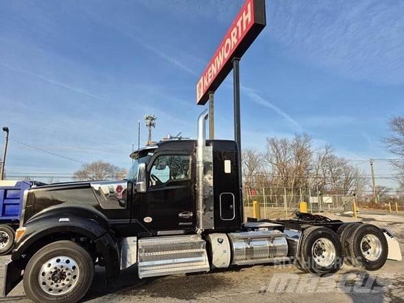 Kenworth W990 Sattelzugmaschinen