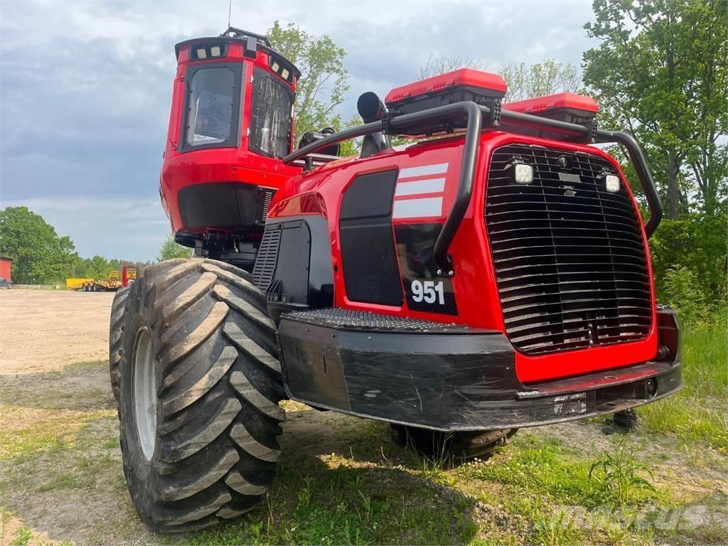 Komatsu 951 / C144 Harvester