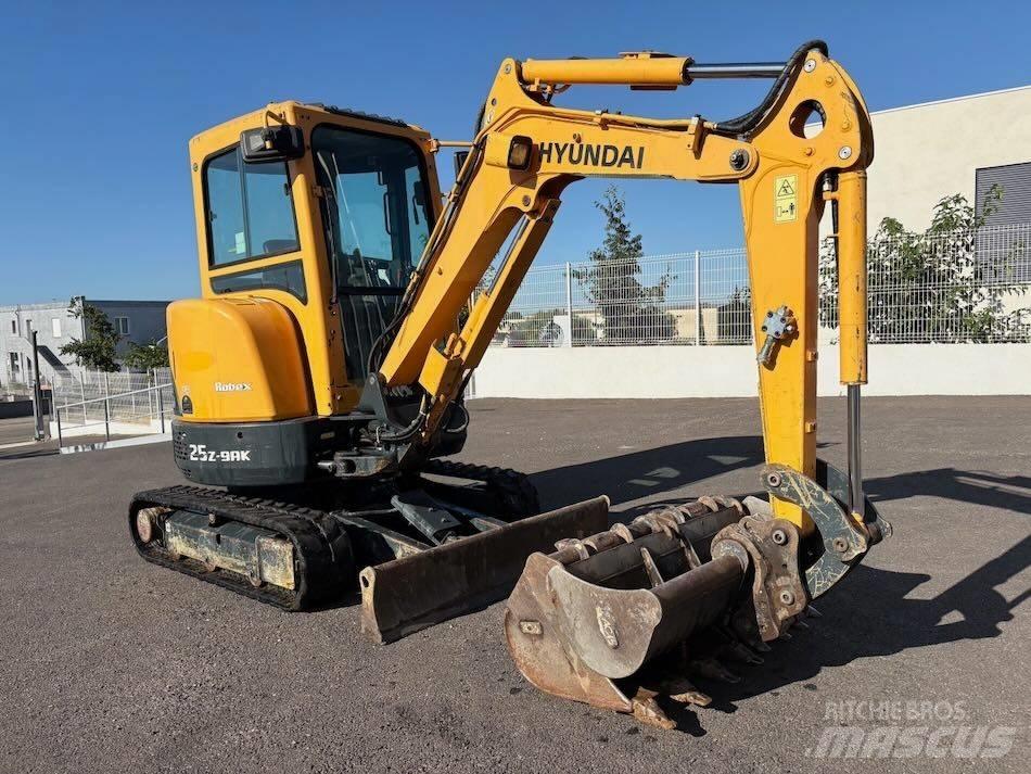 Hyundai R25Z-9 AK Minibagger < 7t