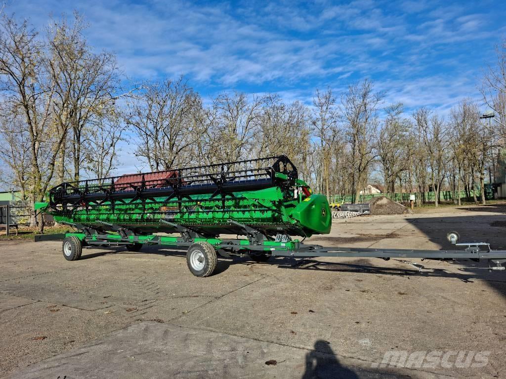 John Deere S7 900 Mähdrescher