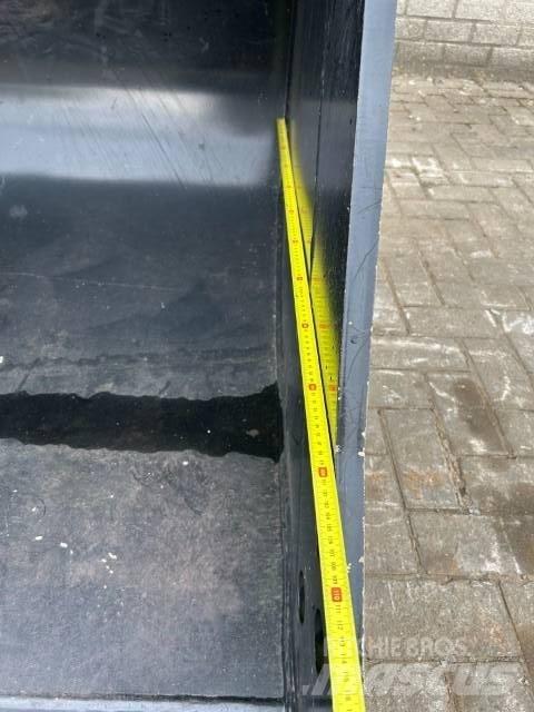 CAT Tanden bak CW 30 Schaufeln