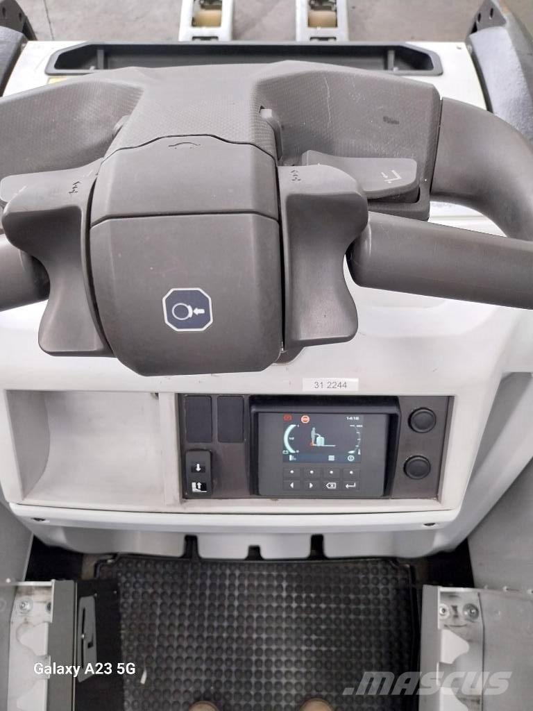 UniCarriers PLR200 Gabelstapler mit Fahrerstand