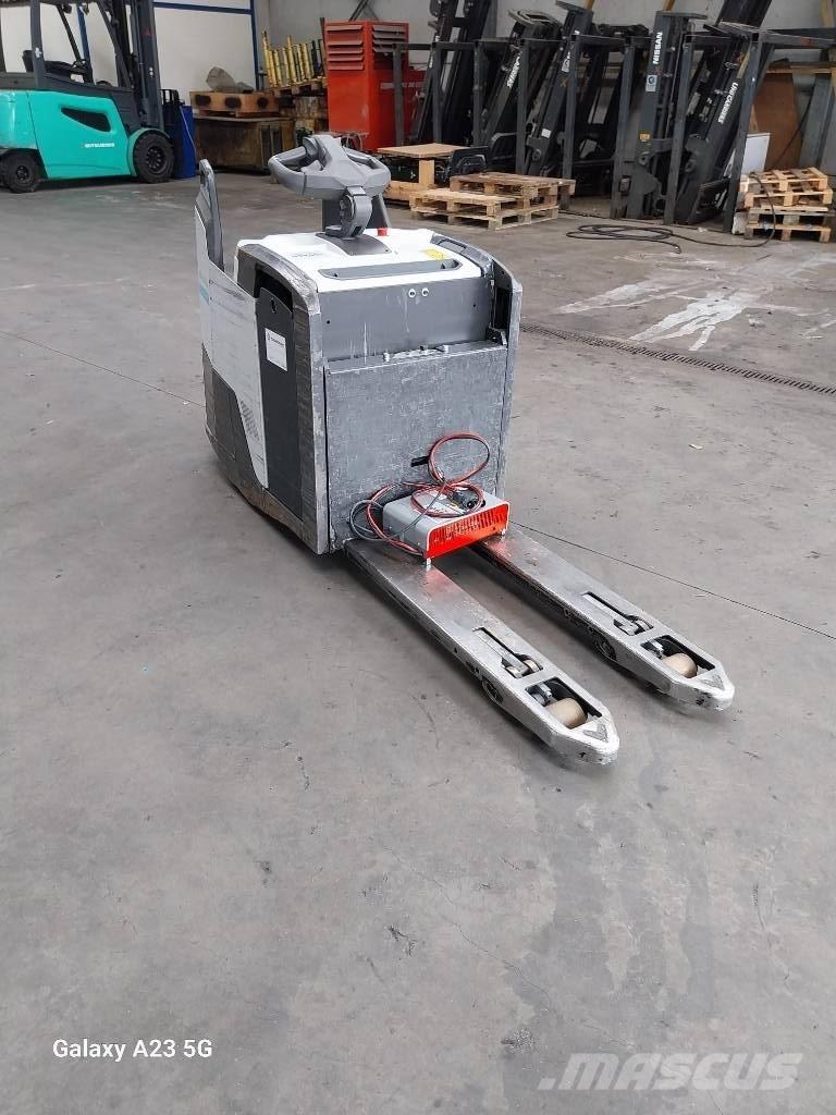 UniCarriers PLR200 Gabelstapler mit Fahrerstand