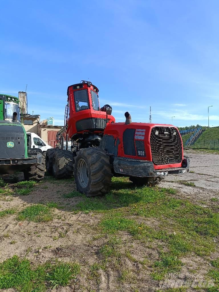 Komatsu 931 Harvester