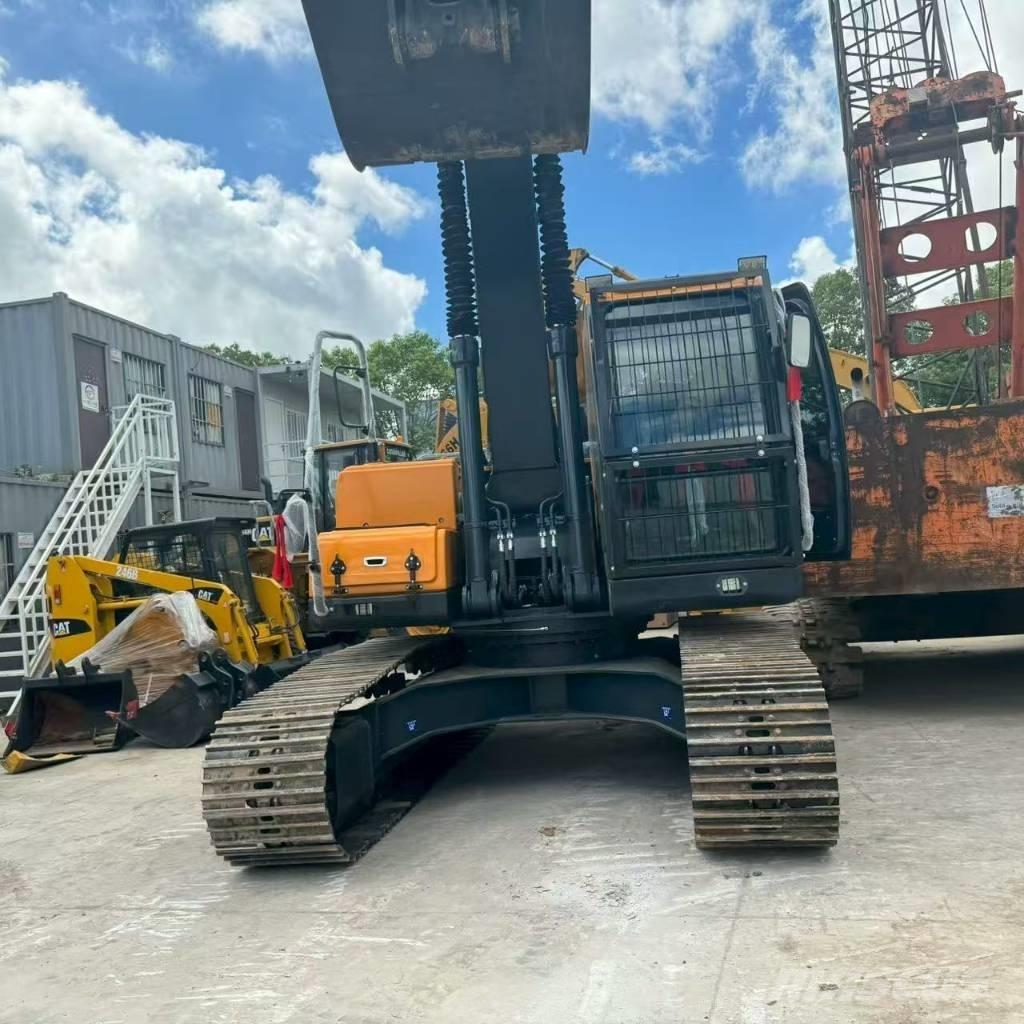 Hyundai 220 Midibagger  7t - 12t