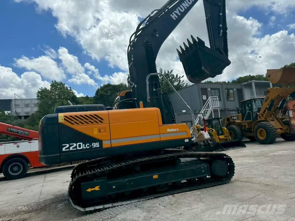 Hyundai 220 Midibagger  7t - 12t