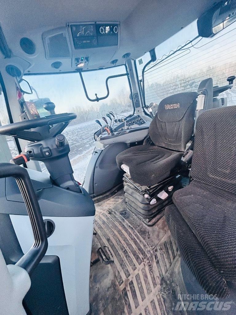 Valtra T 215 Active Traktoren