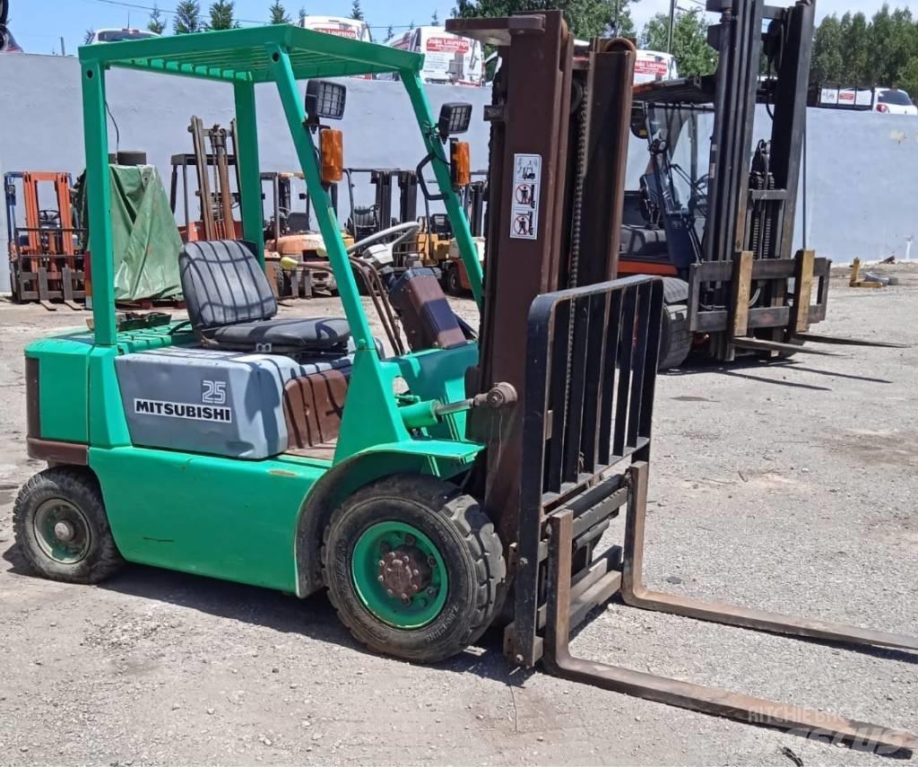 Mitsubishi FG25 LPG heftrucks