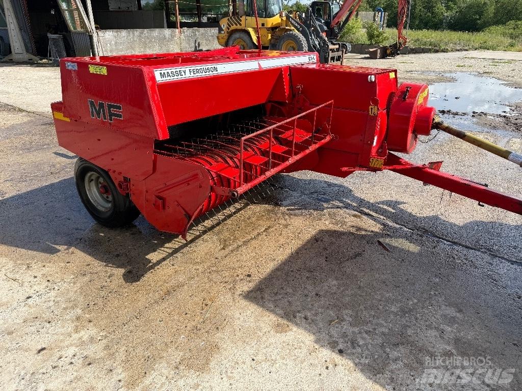 Massey Ferguson 224 Quaderpressen