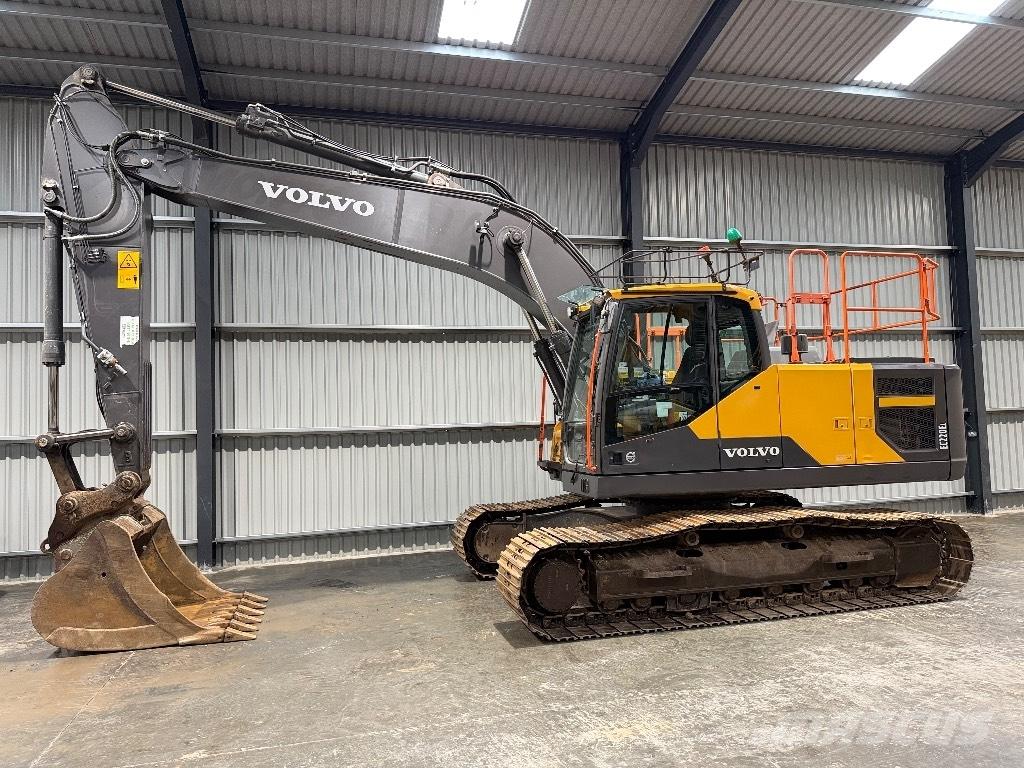 Volvo EC 220 E Raupenbagger